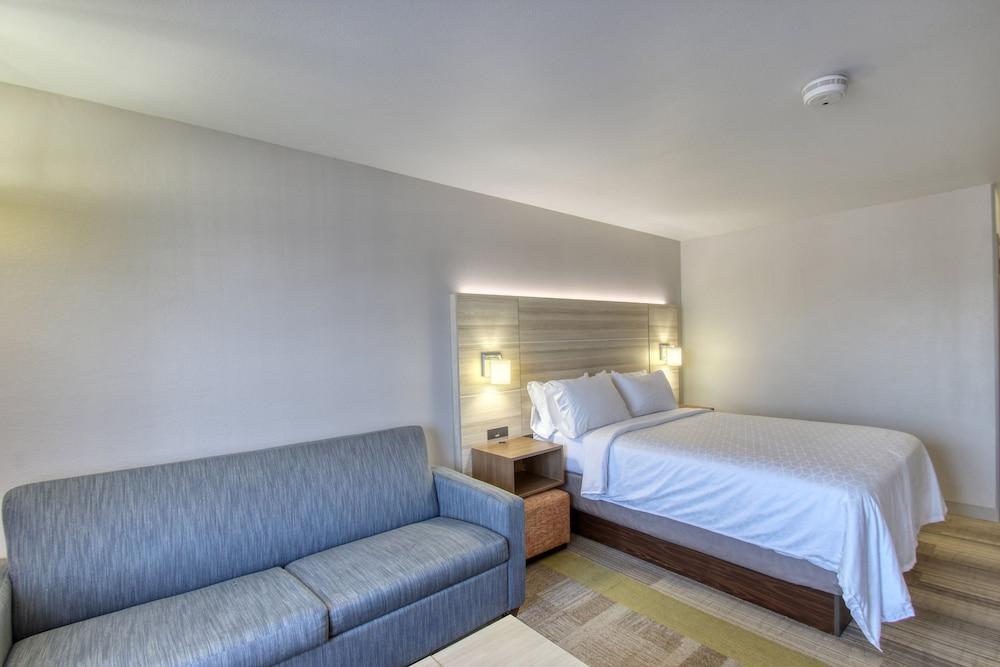 Holiday Inn Express Hotel & Suites Milwaukee Airport By Ihg Екстериор снимка