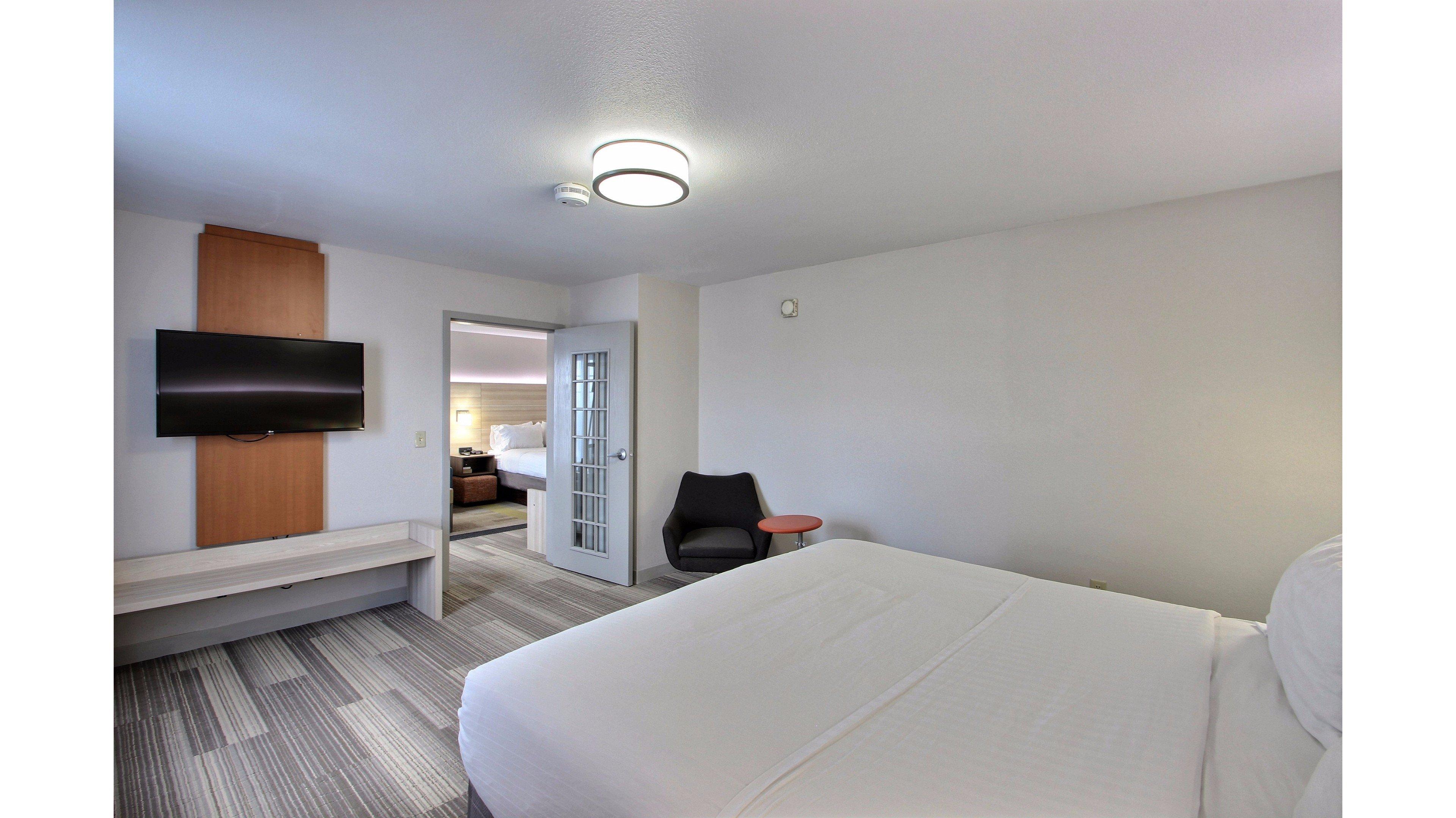Holiday Inn Express Hotel & Suites Milwaukee Airport By Ihg Екстериор снимка