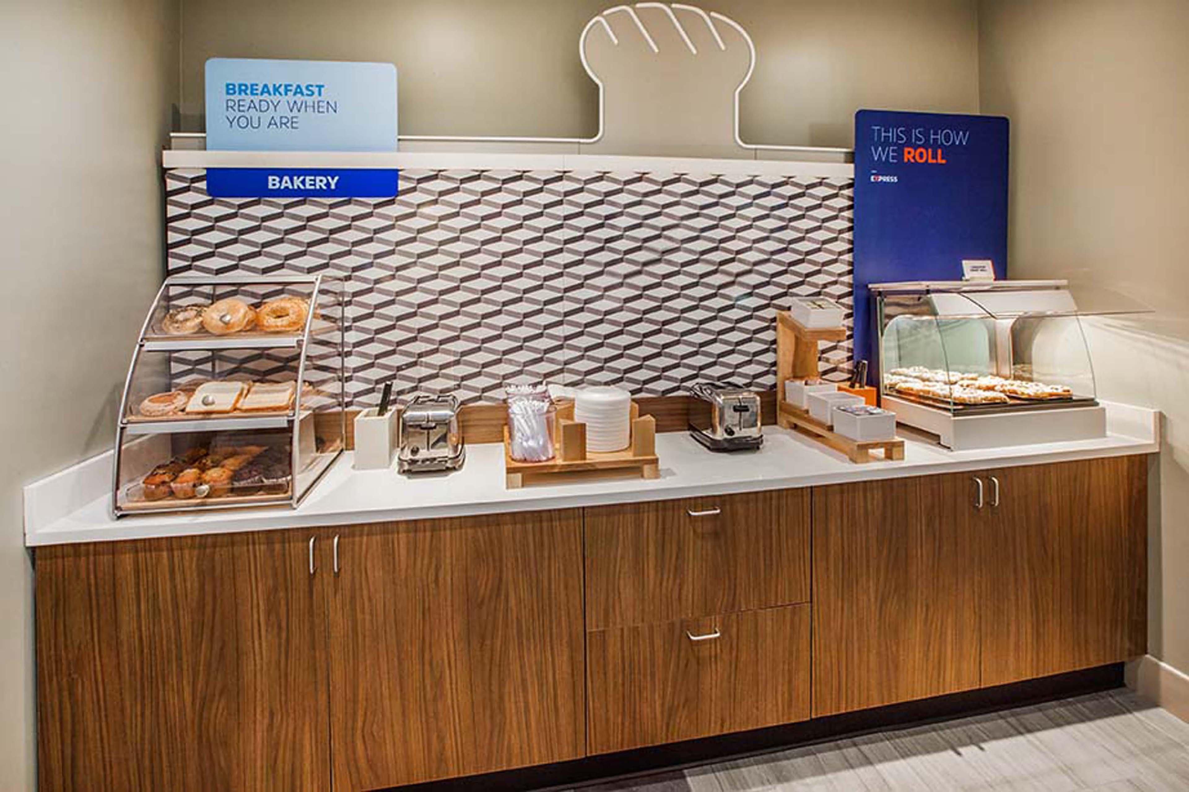 Holiday Inn Express Hotel & Suites Milwaukee Airport By Ihg Екстериор снимка