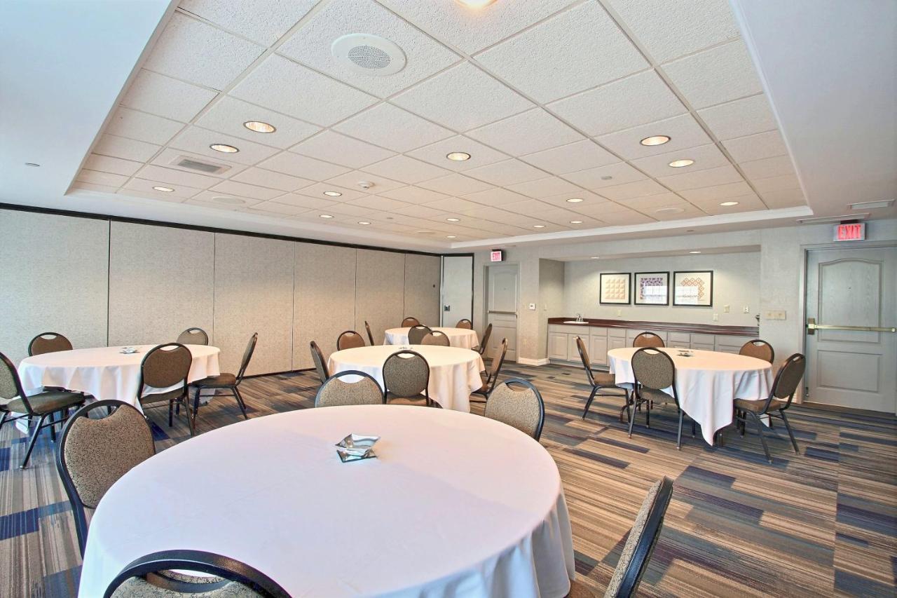 Holiday Inn Express Hotel & Suites Milwaukee Airport By Ihg Екстериор снимка