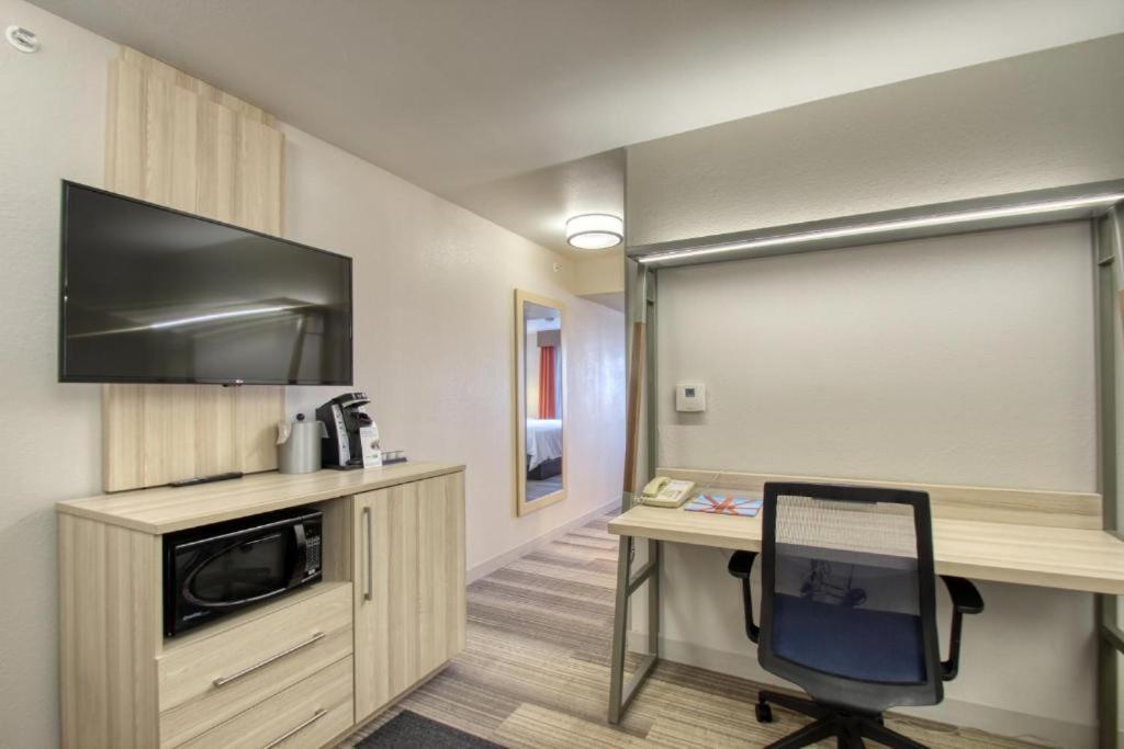 Holiday Inn Express Hotel & Suites Milwaukee Airport By Ihg Екстериор снимка