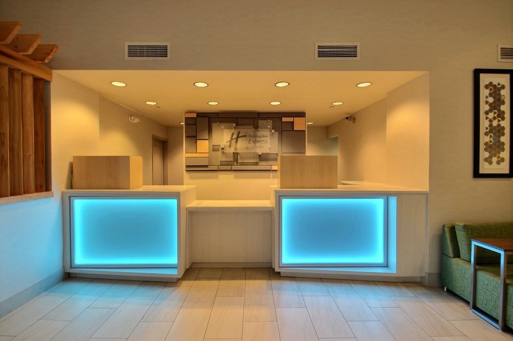 Holiday Inn Express Hotel & Suites Milwaukee Airport By Ihg Екстериор снимка